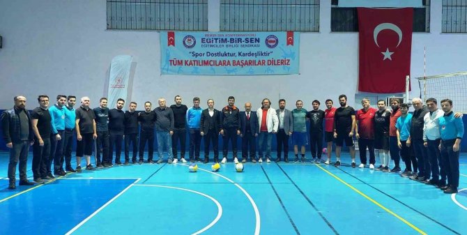 Kütahya’da Eğitim Çalışanları Voleybol Turnuvası
