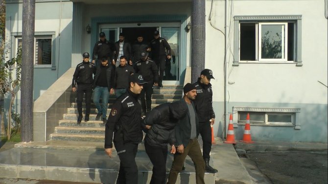 Sokak Ortasında Önce Kavga Sonra Kovalamaca