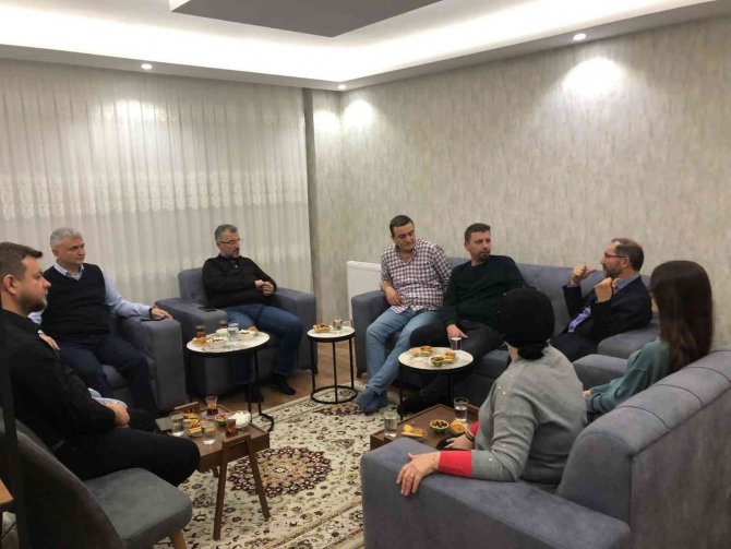 Mhp; "Komşum Nasılsın" Diye Sordu Ev Ziyaretlerini Sıklaştırdı