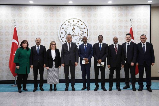 Bakan Özer, Somalili Mevkidaşı Mohamed İle Görüştü