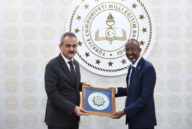 Bakan Özer, Somalili Mevkidaşı Mohamed İle Görüştü