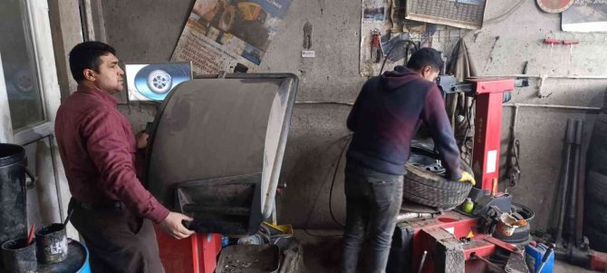 Bulanık’taki Oto Lastikçilerde Yoğunluk