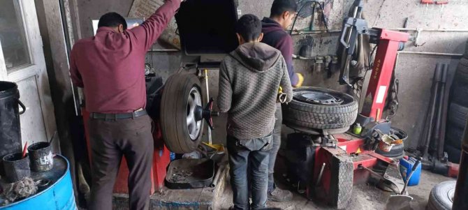 Bulanık’taki Oto Lastikçilerde Yoğunluk