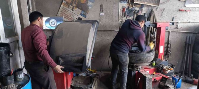 Bulanık’taki Oto Lastikçilerde Yoğunluk