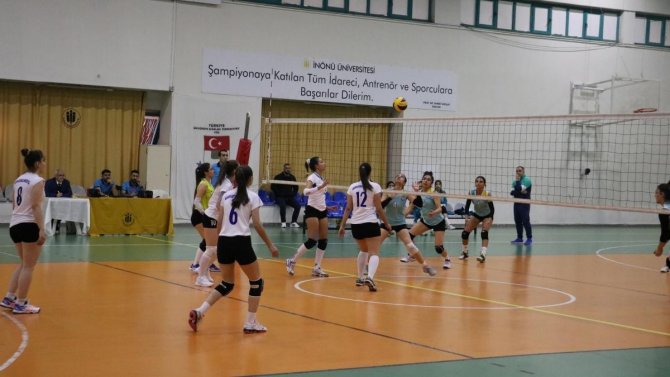Öğrencilerde Üni̇li̇g Voleybol Heyecanı