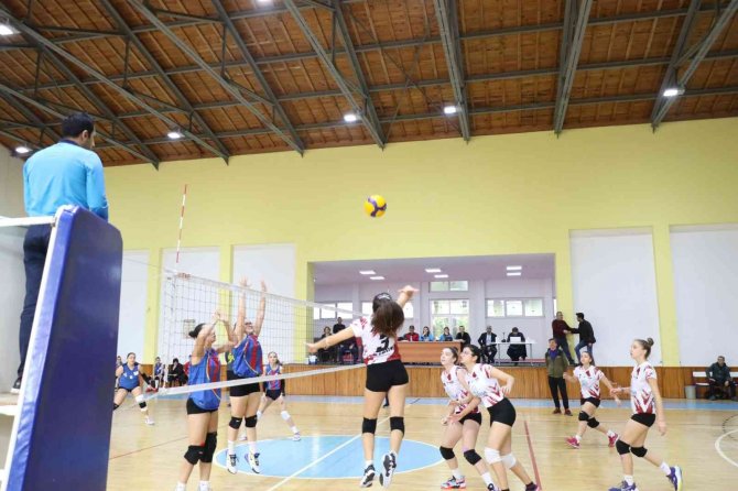 Aydın’da ’Okullar Arası Genç Kızlar Voleybol Şampiyonası’ Tamamlandı