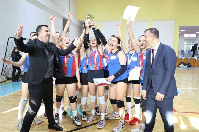 Aydın’da ’Okullar Arası Genç Kızlar Voleybol Şampiyonası’ Tamamlandı