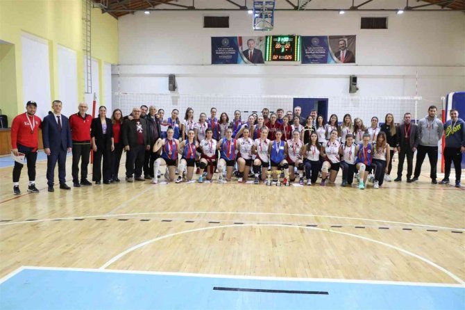 Aydın’da ’Okullar Arası Genç Kızlar Voleybol Şampiyonası’ Tamamlandı