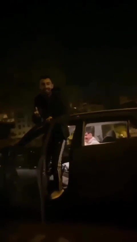 Pendik’te Pes Dedirten Görüntü: Kapısı Açık Otomobili Ayakta Kullandı