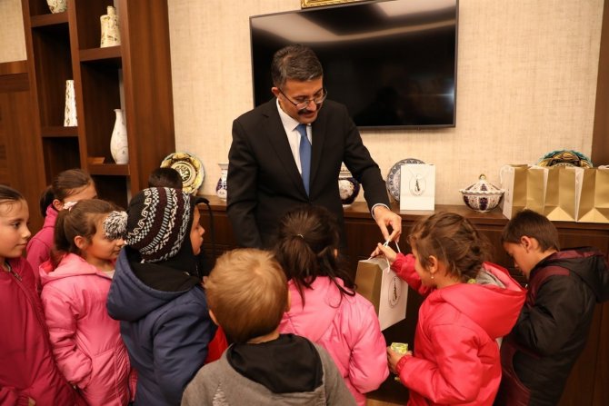 Çocuklardan Vali Çelik’e Oyun Parkı Ve Futbol Sahası Teşekkürü