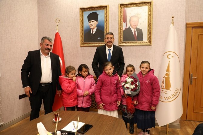 Çocuklardan Vali Çelik’e Oyun Parkı Ve Futbol Sahası Teşekkürü