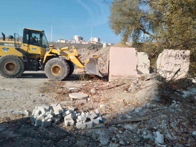 Pursaklar Metruk Yapılardan Arındırılıyor