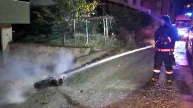 Sakarya’da Bir Evde Çıkan Yangın İtfaiye Ekiplerince Söndürüldü