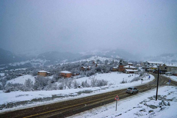 Dürtmen Dağı Beyaz Gelinliğini Giydi