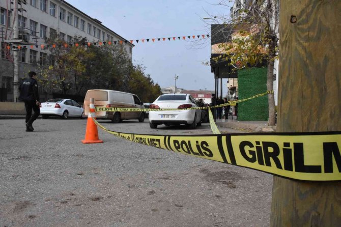 Sokak Ortasında Silahlı Saldırıya Uğrayan Kişi Ağır Yaralandı
