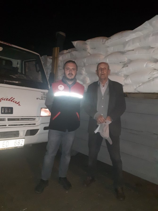 Burhaniye’de Arıcılara Şeker Dağıtıldı