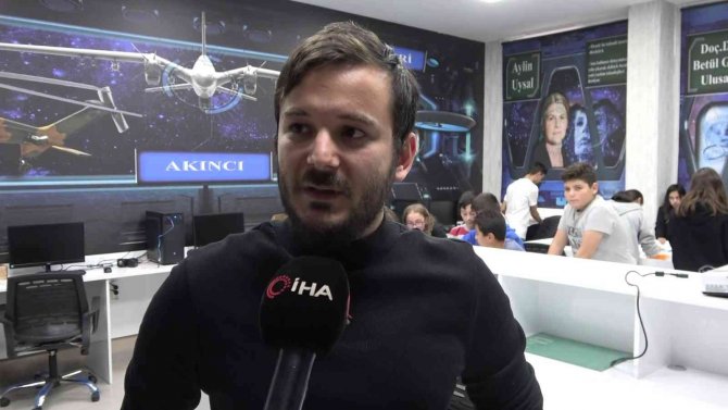 Öğrenciler Robotik Kodlama Öğreniyor