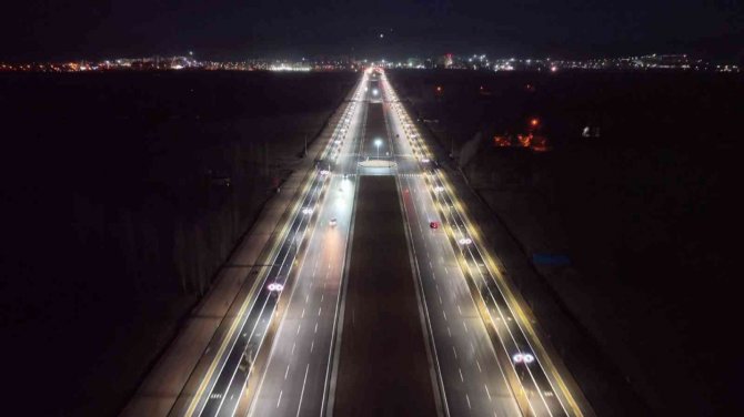 Havalimanı Pisti Değil, Recep Tayyip Erdoğan Bulvarı