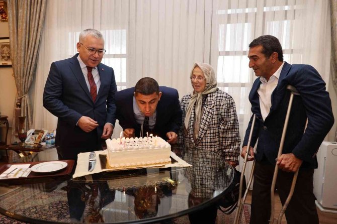 Vali Şimşek Sivas’ın Levent Abisini Unutmadı