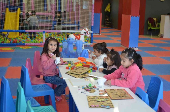 Tercan’da Çocuk Oyun Evi Açıldı