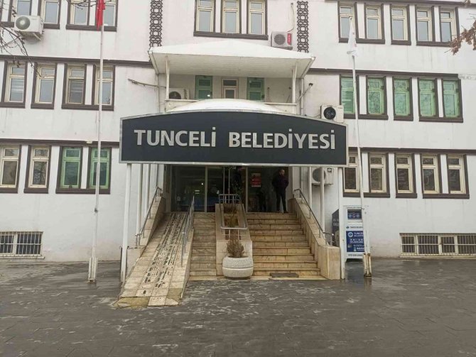 Tunceli Belediyesi Hizmet Binasının Elektriği Kesildi