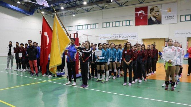 Öğrencilerde Üni̇li̇g Voleybol Heyecanı