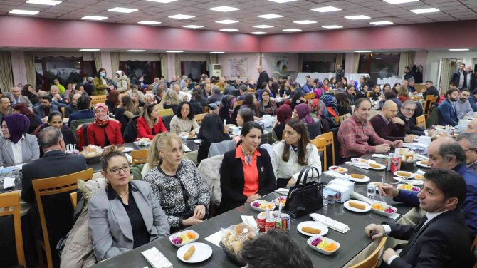 Rektör Çomaklı, Akademisyenlerle Bir Araya Geldi