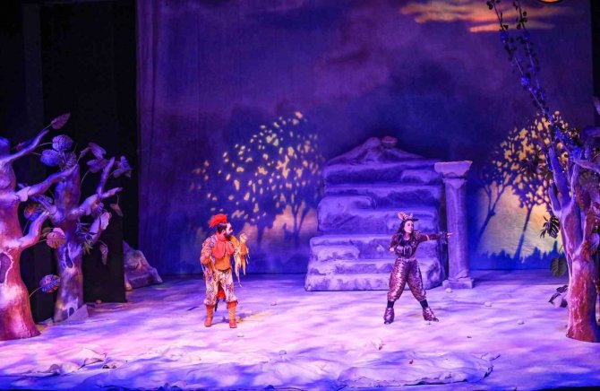 Van’da Bir Ayda 8 Bin Çocuk Tiyatroya Götürüldü