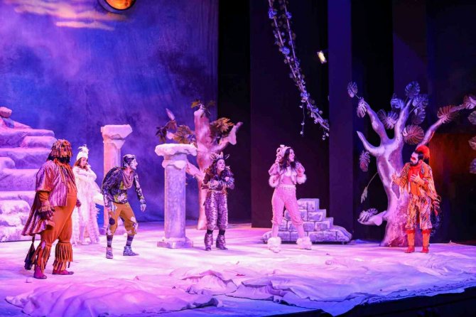 Van’da Bir Ayda 8 Bin Çocuk Tiyatroya Götürüldü