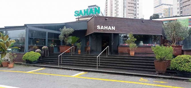 Yeni Yıl Akşamının Lezzeti: Kestaneli, Bademli Yılbaşı Hindisi