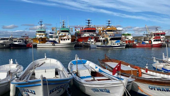 Balıkçı Teknesinden Düşen Kayıp Balıkçının Ailesi De Aramalara Katıldı