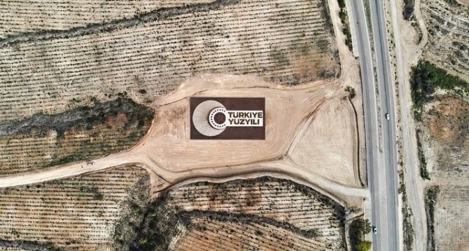 Adana’da Fidanlarla "Türkiye Yüzyılı" Logosu İşlendi
