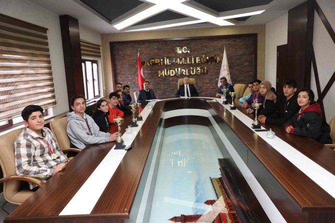 Ağrı Milli Eğitim Müdürü Kökrek, Başarılı Sporcularla Bir Araya Geldi