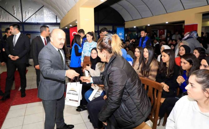 Ağrı Valisi Varol, Üniversite Öğrencileri İle Buluştu