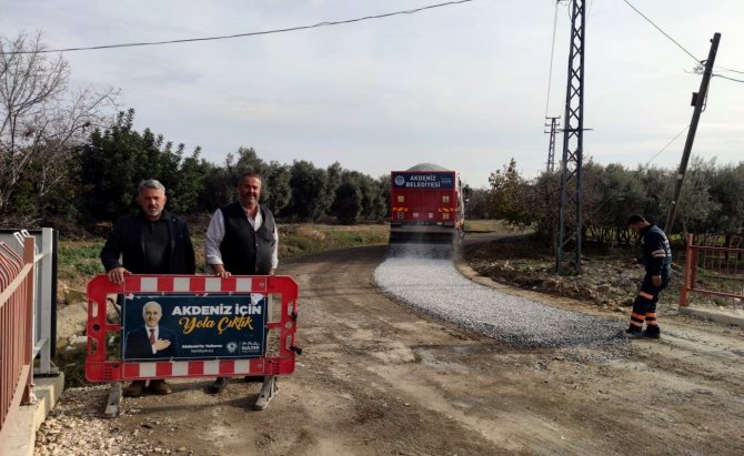 Akdeniz’de Asfaltlama Çalışmaları Sürüyor