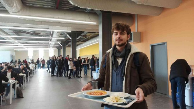 Öğrenciye 3 Çeşit Yemek 5 Lira