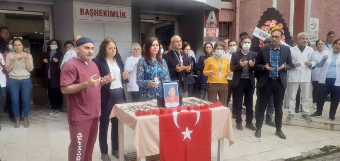 Hülya Hemşire 12 Yıl Savaştığı Kansere Yenik Düştü