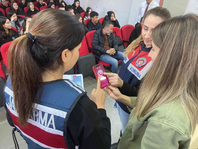 Jandarma Ekipleri Çineli Öğrencileri Bilgilendirdi