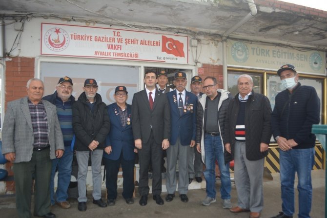 Ayvalık’ta Başsavcı Demirbaş Gazileri Unutmadı