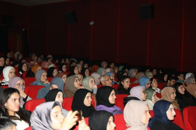 Başkan Güder, Öğrencilerle Sinema Etkinliğinde
