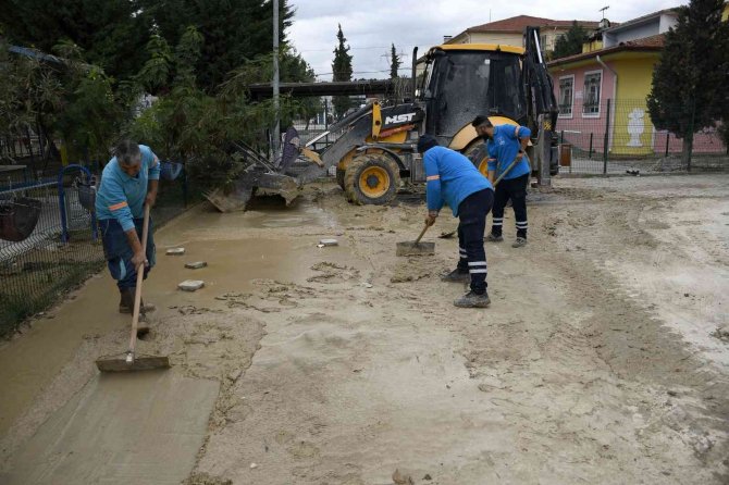 Başkan Günel Talimat Verdi, Eğitimin Önündeki Çamur Engeli Kaldırıldı