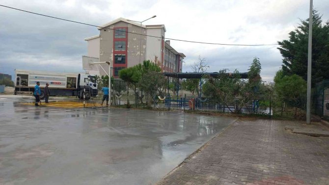 Başkan Günel Talimat Verdi, Eğitimin Önündeki Çamur Engeli Kaldırıldı