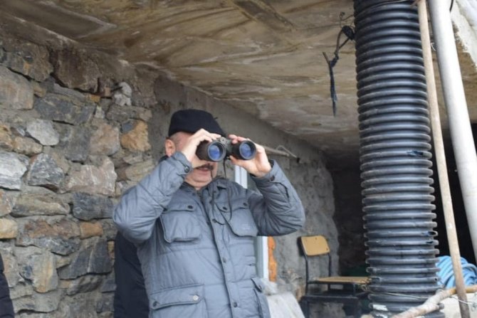 Batman Valisi Canalp, Mereto Dağı Eteklerinde Güvenlik Korucularının Taleplerini Dinledi