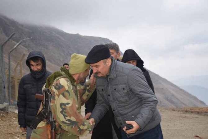 Batman Valisi Canalp, Mereto Dağı Eteklerinde Güvenlik Korucularının Taleplerini Dinledi