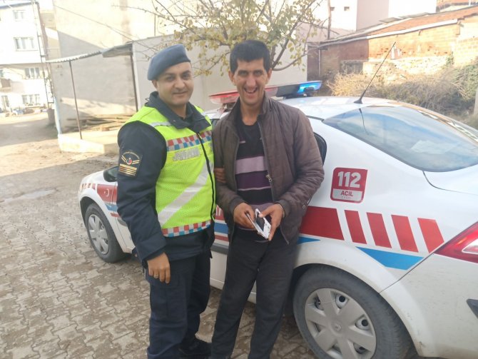Jandarmadan Engelli Bireye Anlamlı Hediye