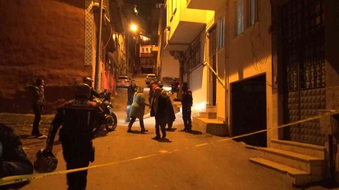 Evinde Bıçaklanarak Yaralanan Genç Hastanede Hayatını Kaybetti