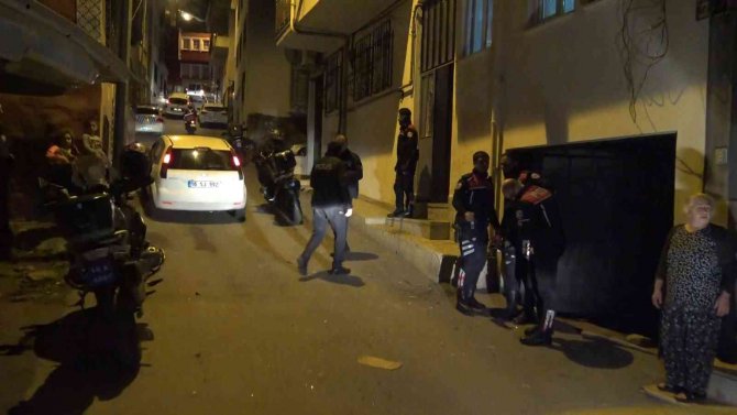 Evinde Bıçaklanarak Yaralanan Genç Hastanede Hayatını Kaybetti