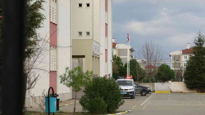 Bursa’da Gıda Zehirlenmesi Şüphesiyle 8 Öğrenci Hastaneye Kaldırıldı