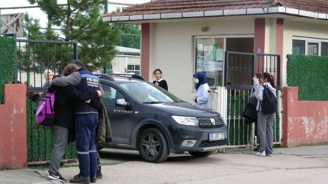 Bursa’da Gıda Zehirlenmesi Şüphesiyle 8 Öğrenci Hastaneye Kaldırıldı