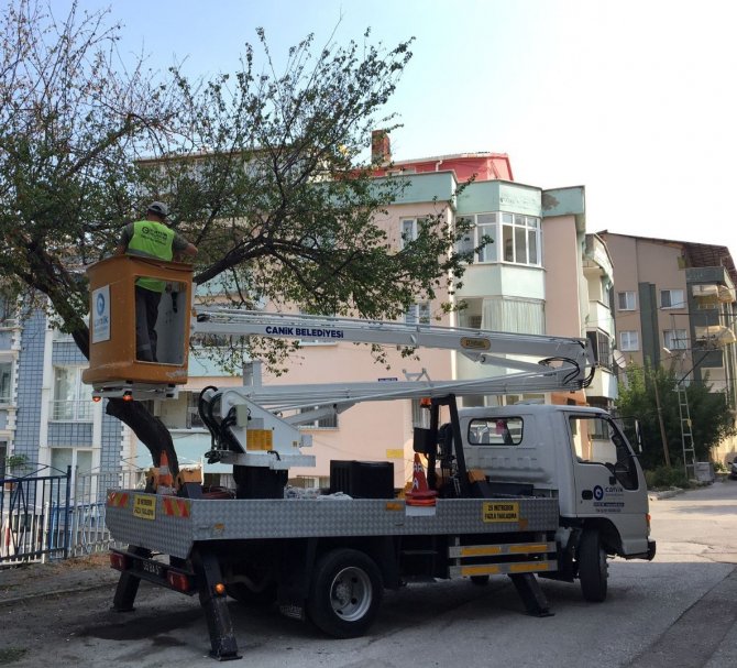 Başkan Sandıkçı: “İ̇lçemizin Her Noktasını Kapsamlı Bir Şekilde Temizliyoruz”